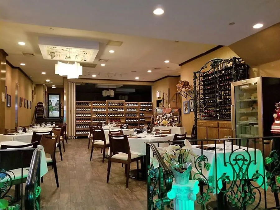 Marco Laguardia Hotel & Suites New York