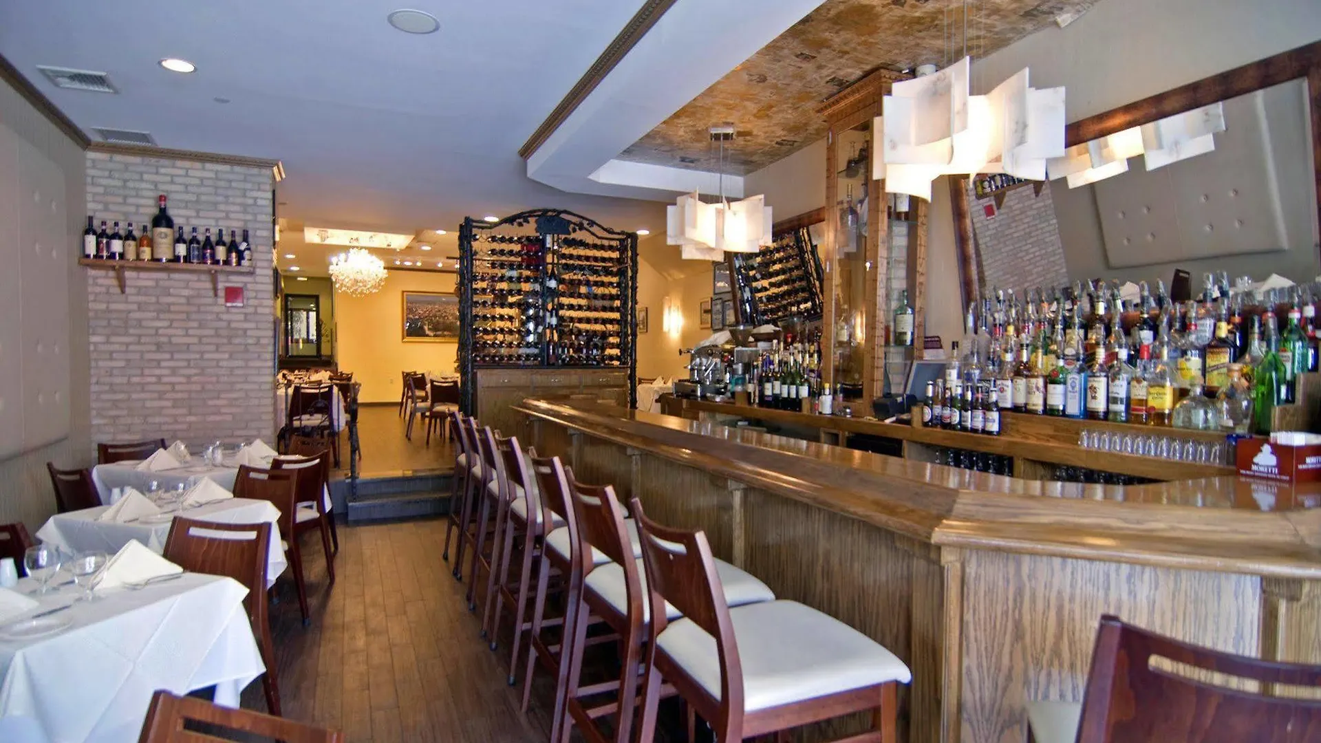Marco Laguardia Hotel & Suites New York