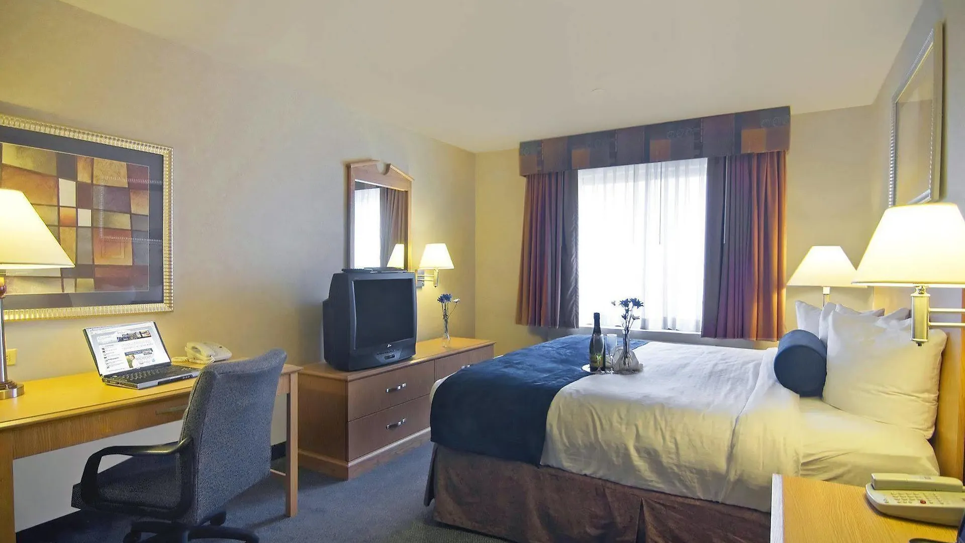 Marco Laguardia Hotel & Suites New York