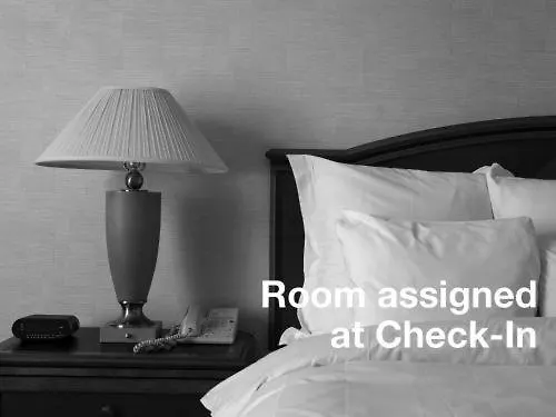 Marco Laguardia Hotel & Suites New York 3*,