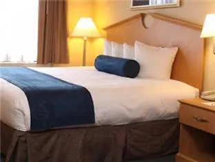 Marco Laguardia Hotel & Suites New York