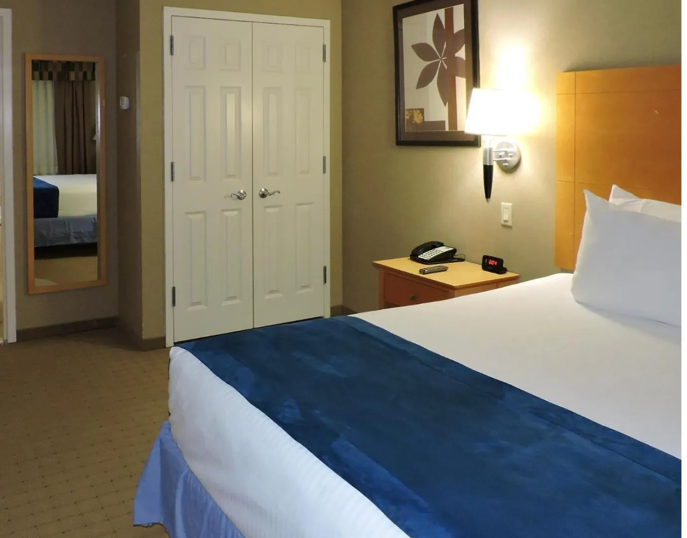 Marco Laguardia Hotel & Suites New York