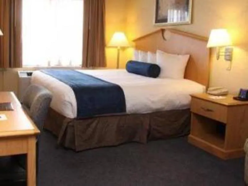 Marco Laguardia Hotel & Suites New York
